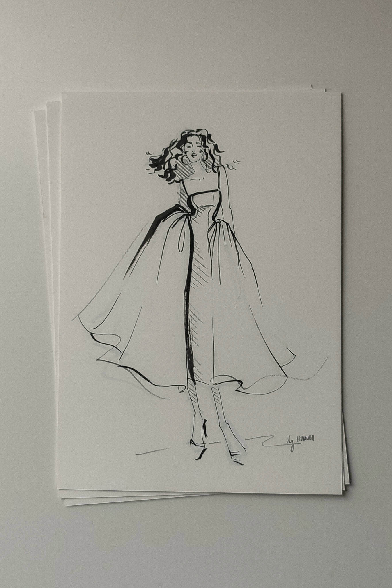 Example sketch of a live event fashion illustration in black & white by artist Hanli