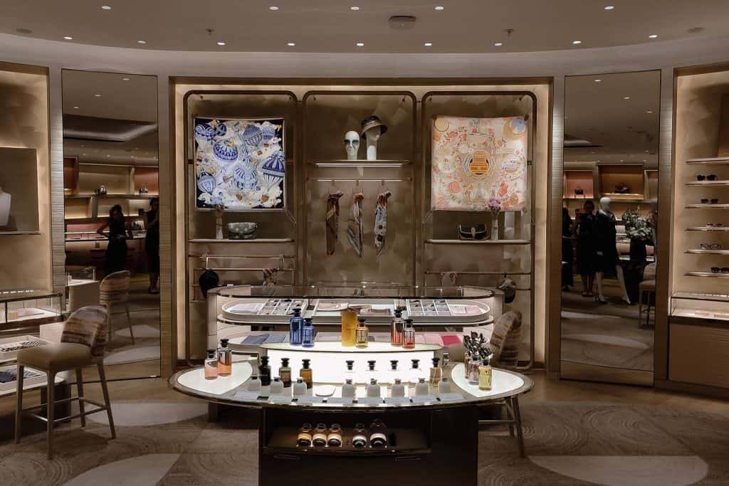 Live Fashion Illustration Guest Sketches at Louis Vuitton Store Opening event in Cape Town by HANLI interior design ()