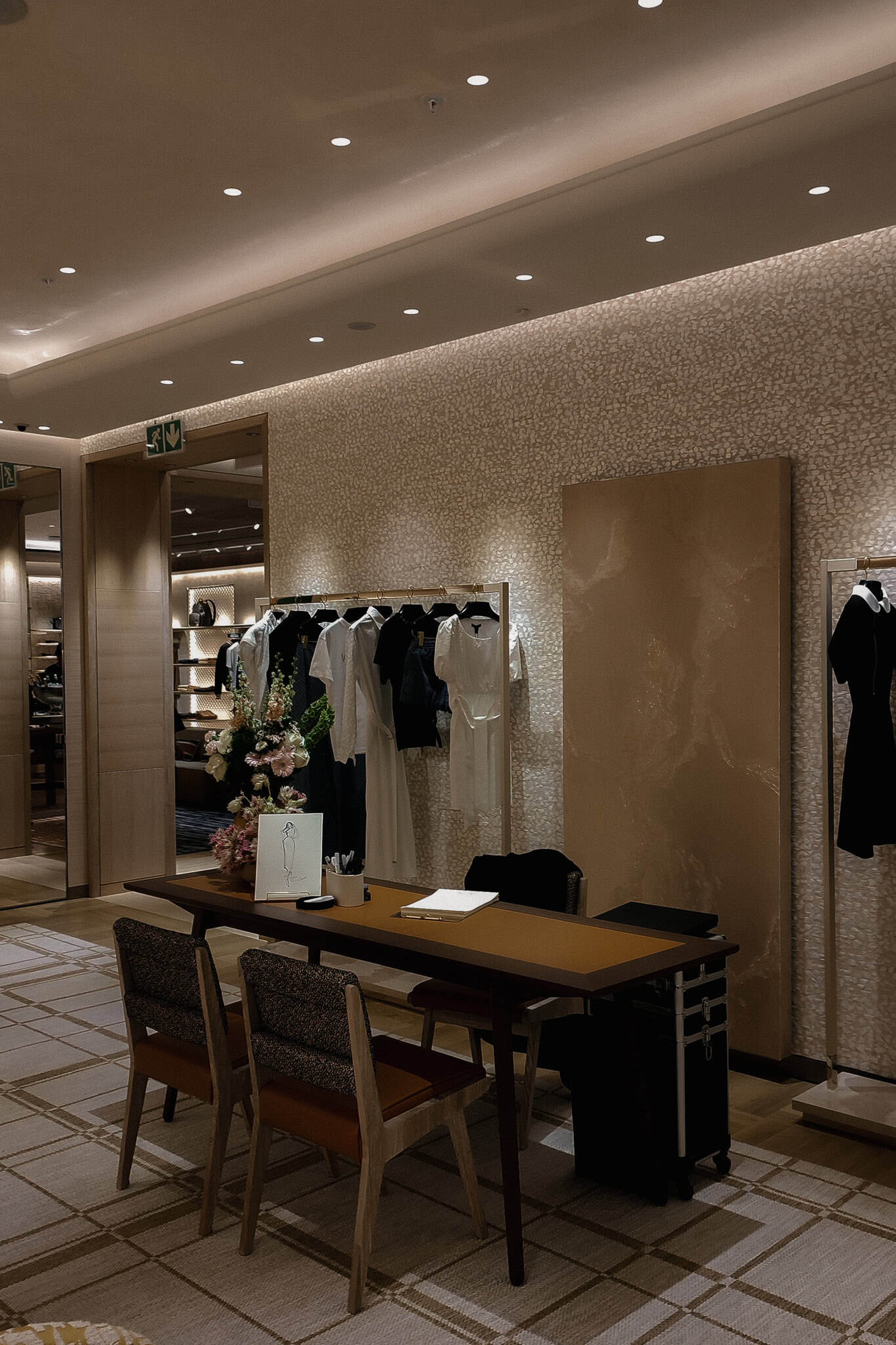 Live Fashion Illustration Guest Sketches at Louis Vuitton Store Opening event in Cape Town by HANLI interior design ()