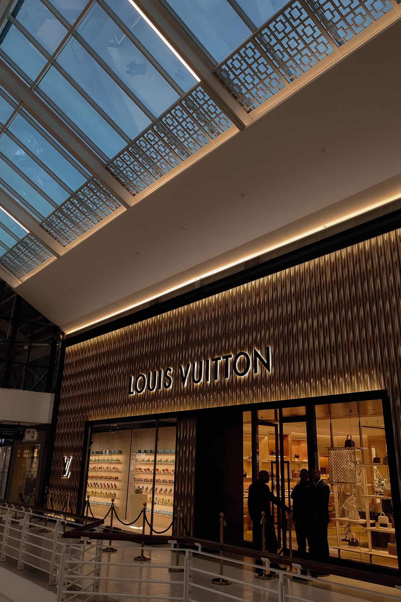 Live Fashion Illustration Guest Sketches at Louis Vuitton Store Opening event in Cape Town by HANLI storefront
